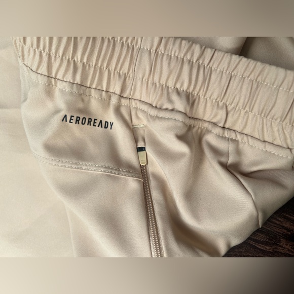 Adidas D4T Shorts Mens Size 2XL Beige Solid Logo Zipper Pockets IW7575 NWT - Picture 6 of 11